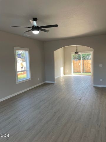 2211 Piazza Drive, Medford, OR 97501