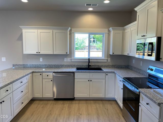 2211 Piazza Drive, Medford, OR 97501