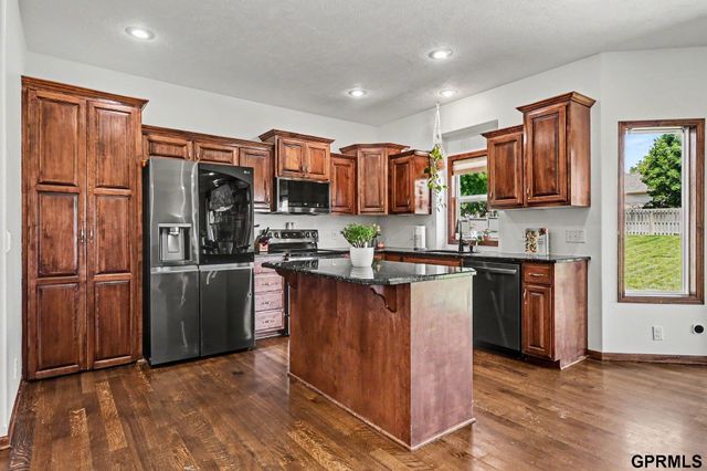 19514 Z Street, Omaha, NE 68135