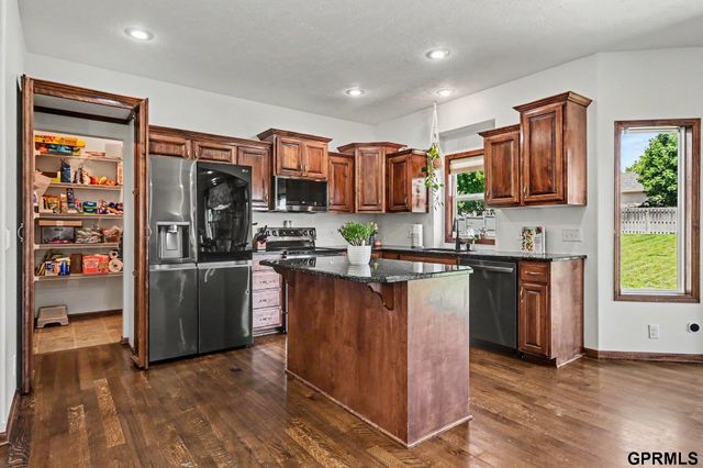 19514 Z Street, Omaha, NE 68135
