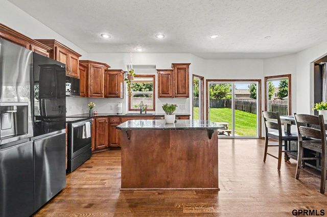 19514 Z Street, Omaha, NE 68135