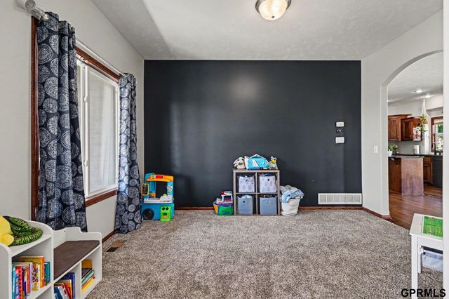 19514 Z Street, Omaha, NE 68135
