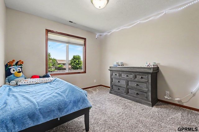 19514 Z Street, Omaha, NE 68135