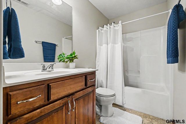 19514 Z Street, Omaha, NE 68135