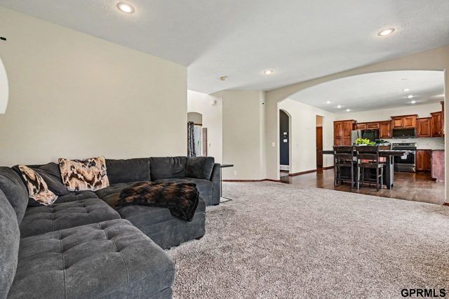 19514 Z Street, Omaha, NE 68135