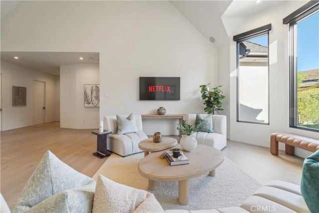 20620 Chatsboro Drive, Woodland Hills, CA 91364