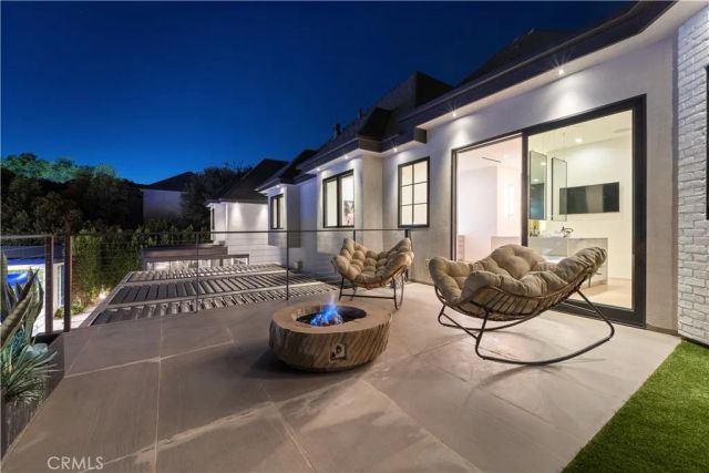 20620 Chatsboro Drive, Woodland Hills, CA 91364