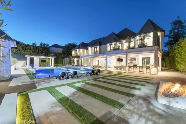 20620 Chatsboro Drive, Woodland Hills, CA 91364