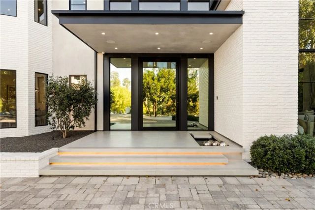 20620 Chatsboro Drive, Woodland Hills, CA 91364