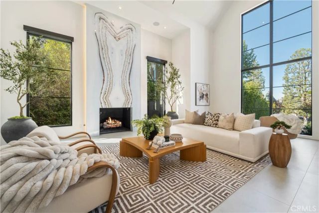 20620 Chatsboro Drive, Woodland Hills, CA 91364