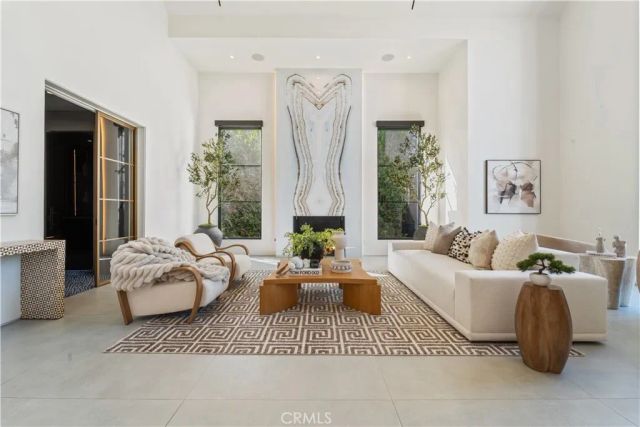 20620 Chatsboro Drive, Woodland Hills, CA 91364