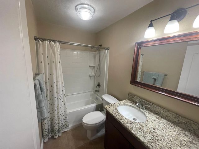 1461 N Broadway A, Escondido, CA 92026