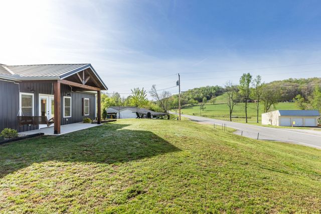 448 Duncan Cir, Lobelville, TN 37097