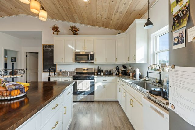 448 Duncan Cir, Lobelville, TN 37097