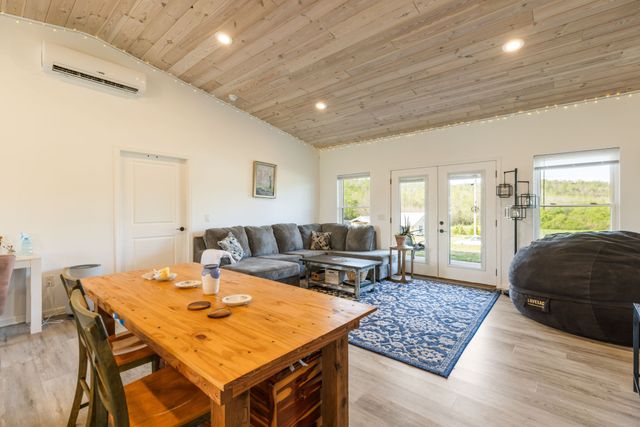 448 Duncan Cir, Lobelville, TN 37097