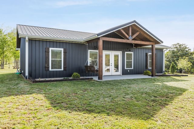 448 Duncan Cir, Lobelville, TN 37097