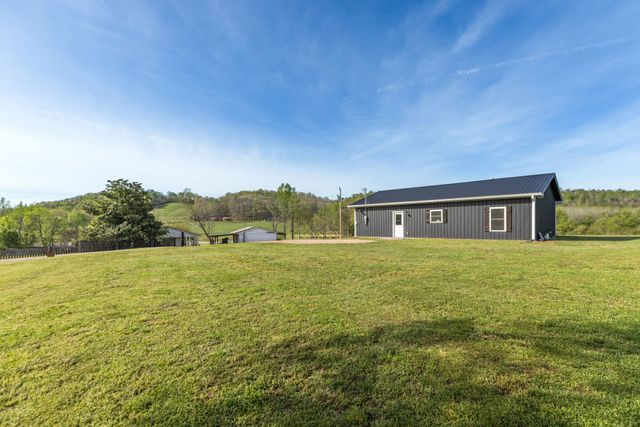 448 Duncan Cir, Lobelville, TN 37097