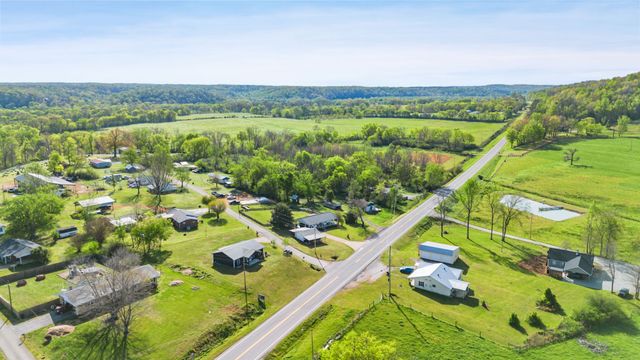 448 Duncan Cir, Lobelville, TN 37097
