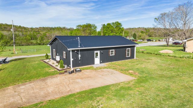 448 Duncan Cir, Lobelville, TN 37097