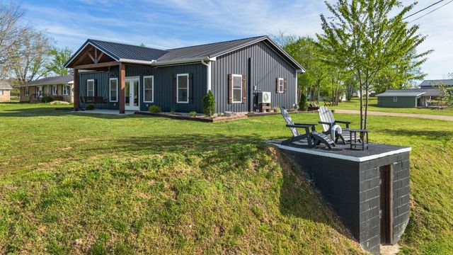 448 Duncan Cir, Lobelville, TN 37097