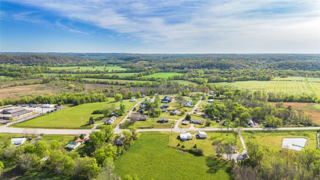 448 Duncan Cir, Lobelville, TN 37097