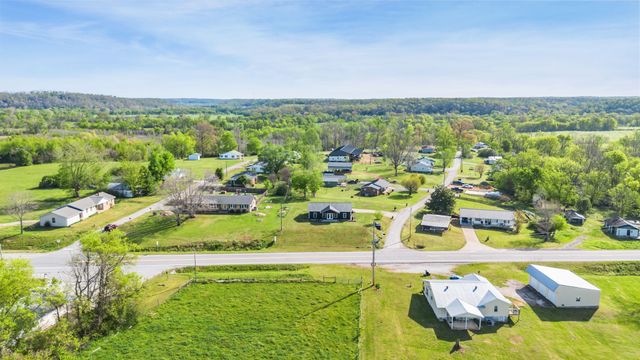 448 Duncan Cir, Lobelville, TN 37097
