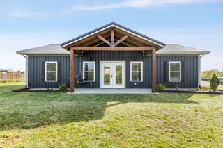 448 Duncan Cir, Lobelville, TN 37097