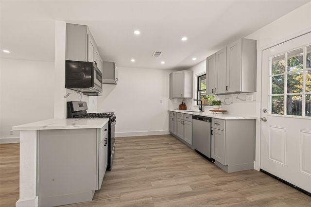 608 Lloyd Lane, Baytown, TX 77521