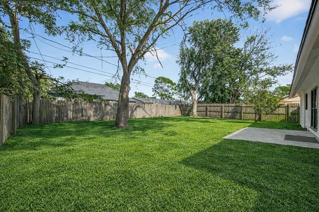608 Lloyd Lane, Baytown, TX 77521