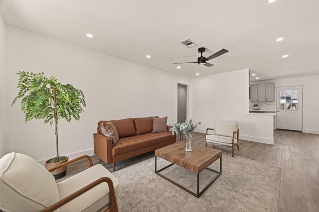 608 Lloyd Lane, Baytown, TX 77521