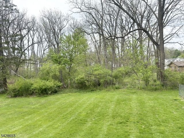 4 W Nelson St, Newton Town, NJ 07860