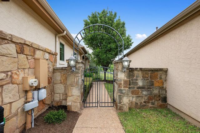 105 Outcrop View LN, Austin, TX 78738