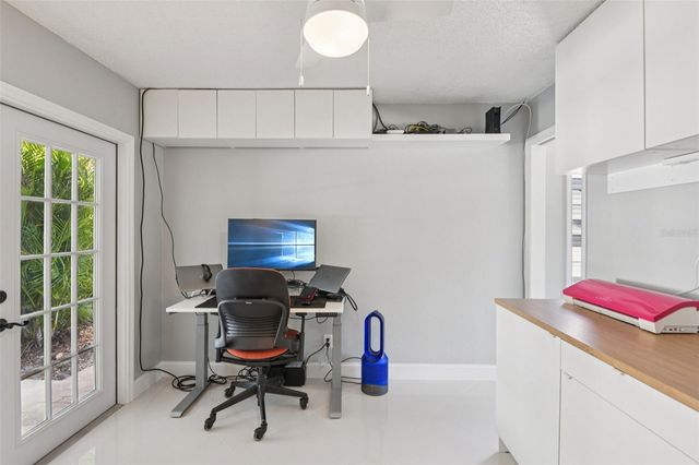 10000 W BAY STREET, Seminole, FL 33776