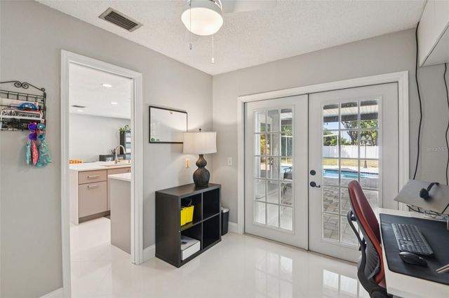 10000 W BAY STREET, Seminole, FL 33776