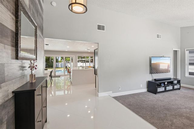 10000 W BAY STREET, Seminole, FL 33776