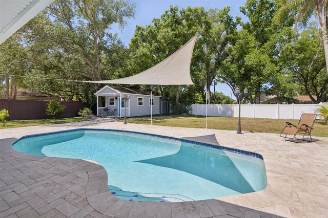 10000 W BAY STREET, Seminole, FL 33776