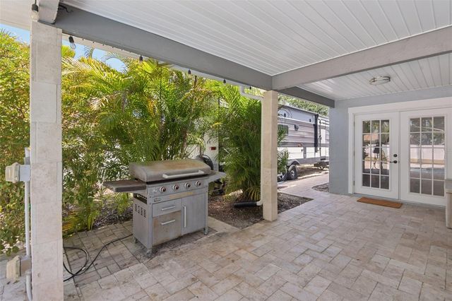 10000 W BAY STREET, Seminole, FL 33776