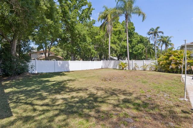 10000 W BAY STREET, Seminole, FL 33776