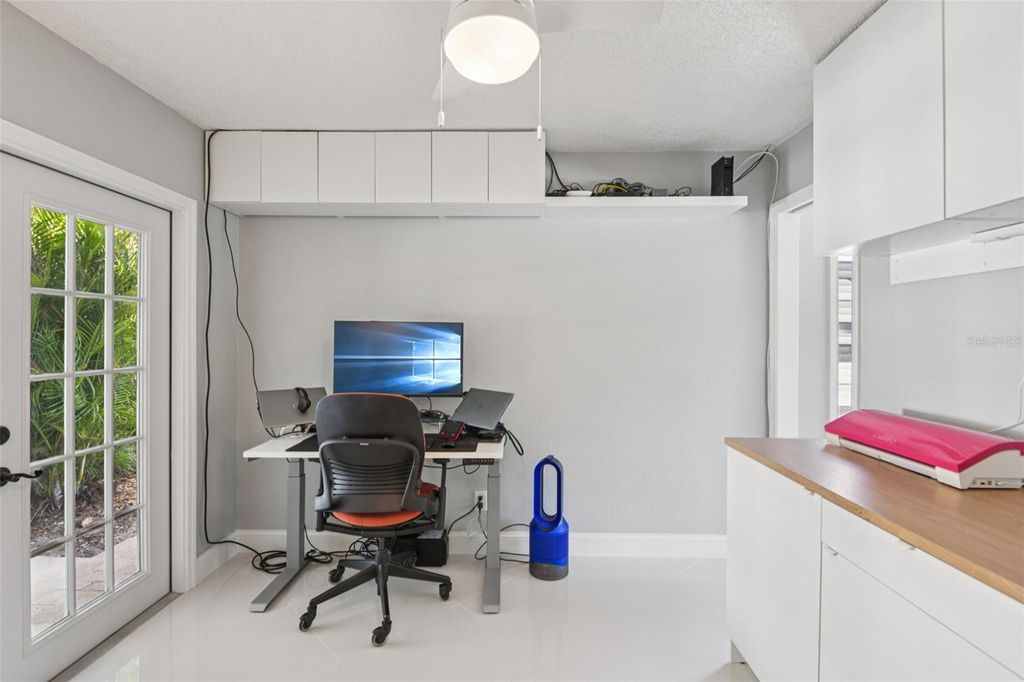 Image 16 of property listing at 10000 W BAY STREET, Seminole, FL 33776