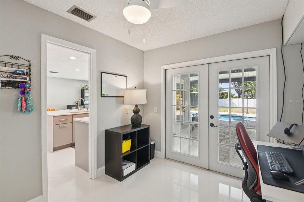 Image 17 of property listing at 10000 W BAY STREET, Seminole, FL 33776