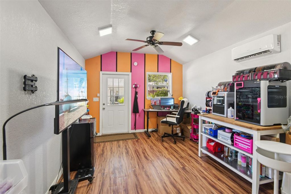 Image 30 of property listing at 10000 W BAY STREET, Seminole, FL 33776