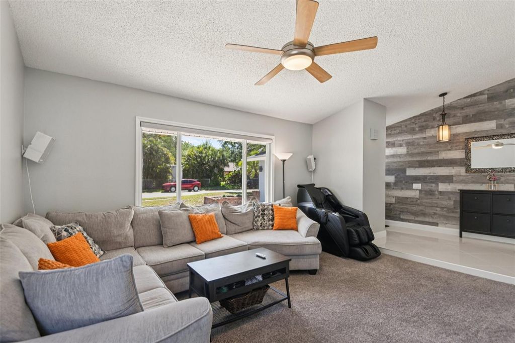 Image 5 of property listing at 10000 W BAY STREET, Seminole, FL 33776