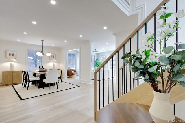 30 4th Street, Manhasset, NY 11030