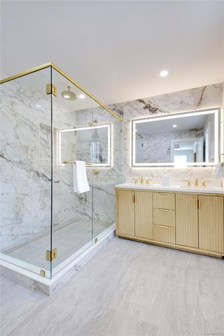 30 4th Street, Manhasset, NY 11030