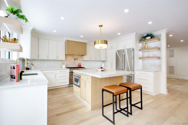 30 4th Street, Manhasset, NY 11030