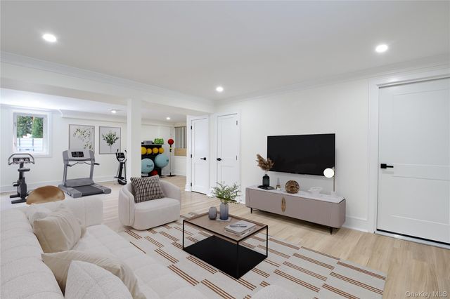 30 4th Street, Manhasset, NY 11030