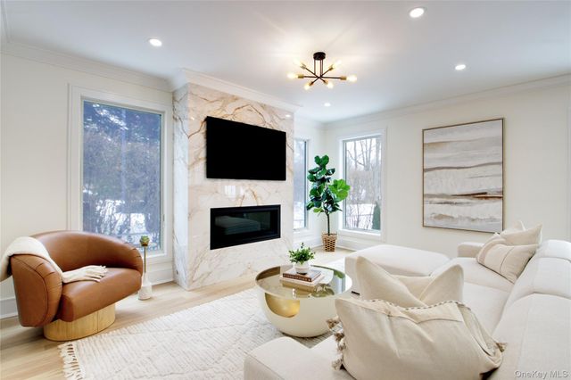 30 4th Street, Manhasset, NY 11030