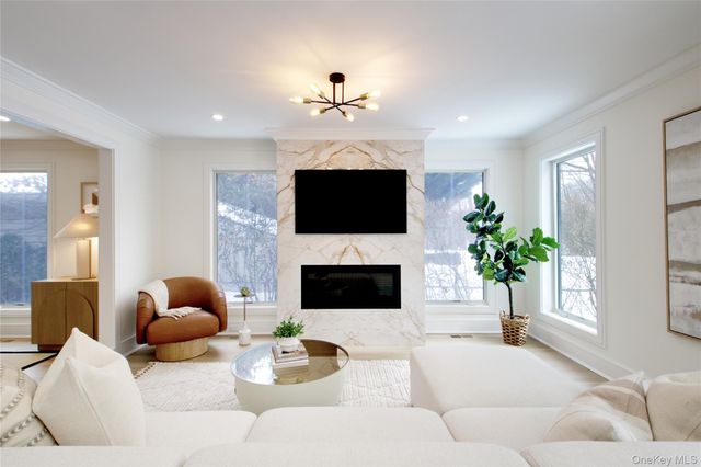 30 4th Street, Manhasset, NY 11030