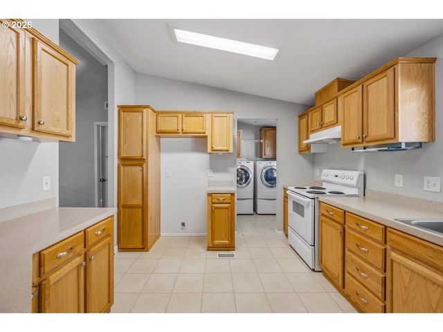 13900 Se HIGHWAY 212 39, Clackamas, OR 97015