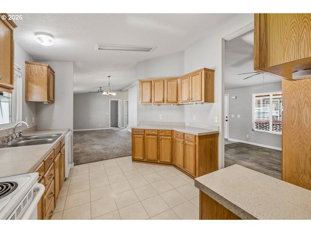 13900 Se HIGHWAY 212 39, Clackamas, OR 97015